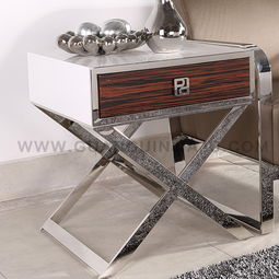 现代简约风卧室点睛之笔 不锈钢实木床头柜选购与搭配指南